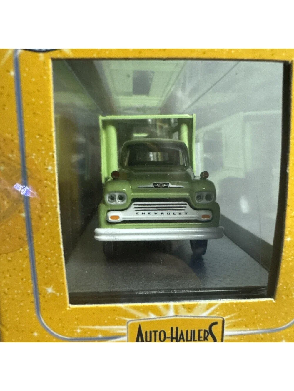 1:64 M2 Auto-Haulers 1958 Chevrolet LCF & 1960 VW Microbus 15 Window USA Model
